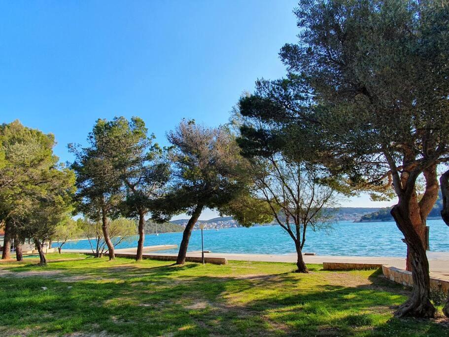 Wunderschöne Ferienwohnung direkt am Meer Jezera Exterior foto