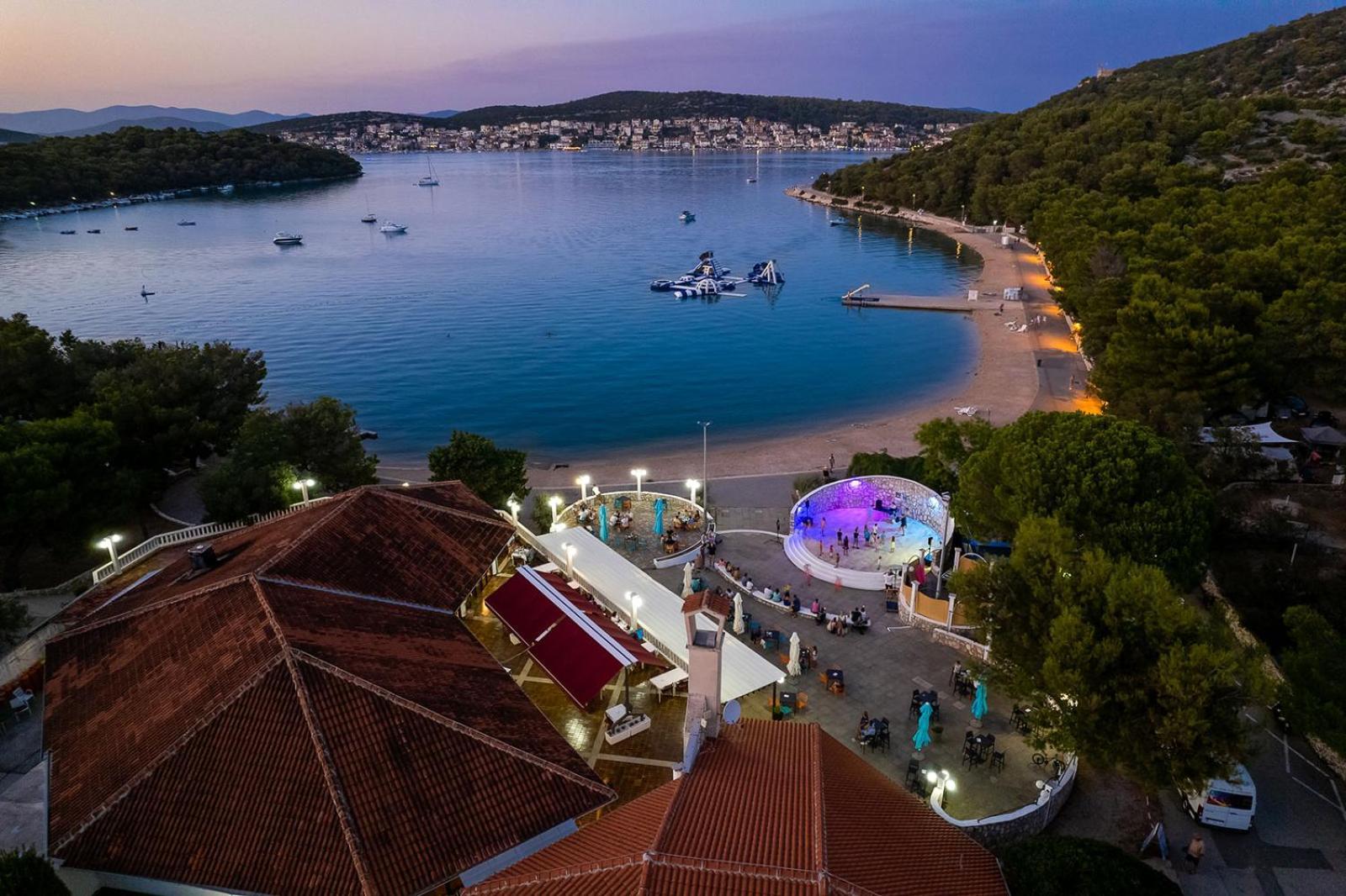 Wunderschöne Ferienwohnung direkt am Meer Jezera Exterior foto